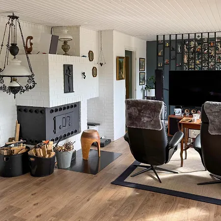 2 Bedroom Stunning In *